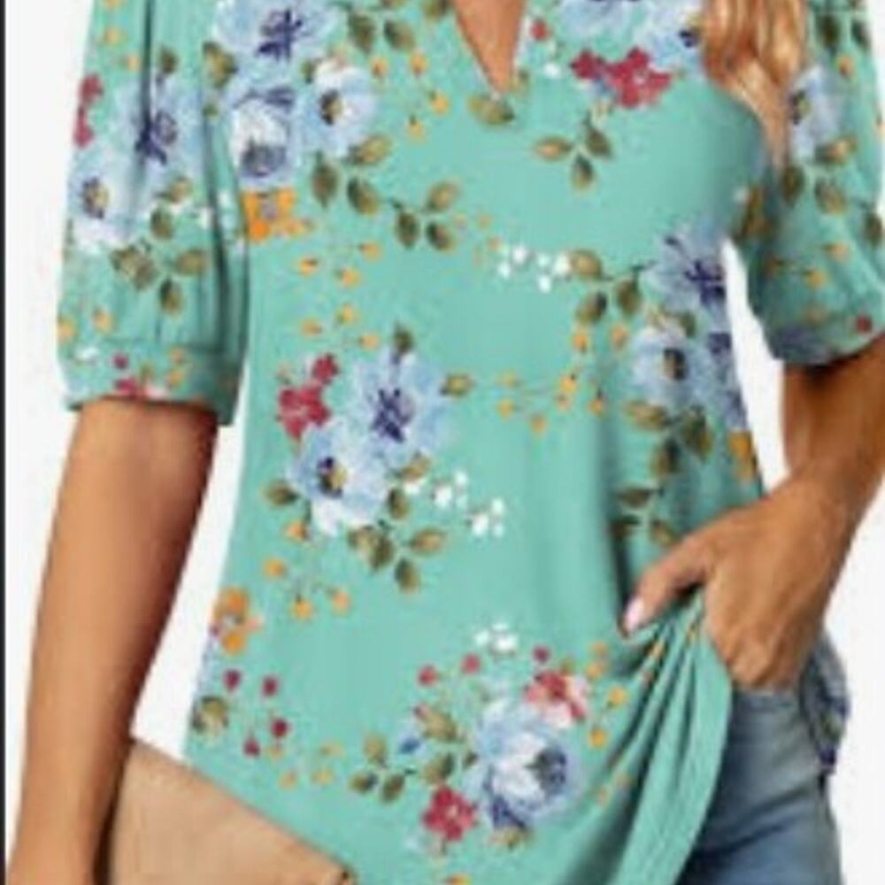 Anyally floral V-neck shirt size Med NWT